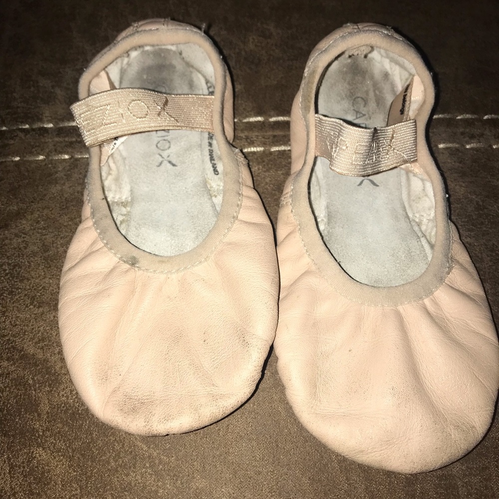 Kids ballet shoes/ dance shoes